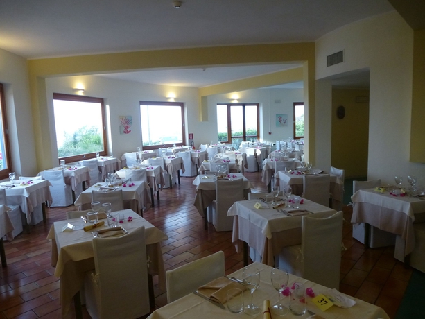 Imagen del bar/restaurante del Hotel Lh Pedraladda Resort. Foto 2