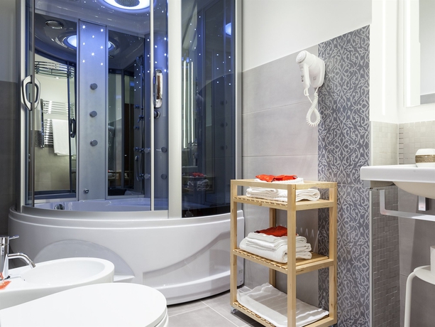 Imagen de la habitación del Hotel Lh Royal Suites. Foto 5