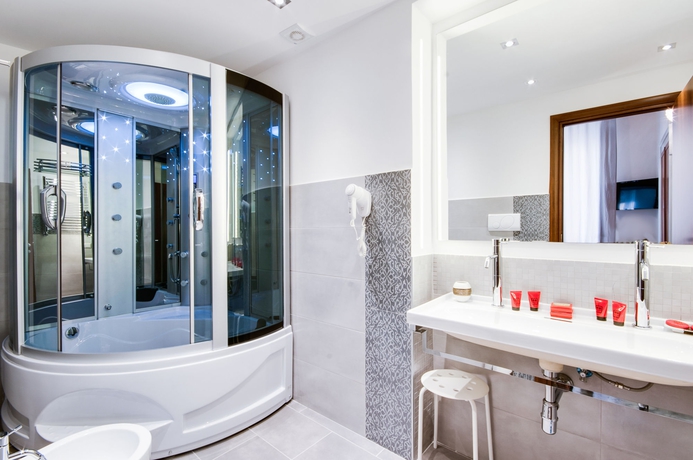 Imagen de la habitación del Hotel Lh Royal Suites. Foto 11