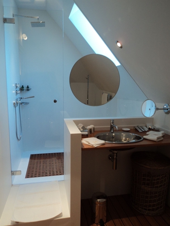 Imagen de la habitación del Hotel L'hôtel De Beaune. Foto 5