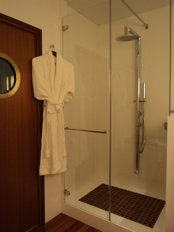 Imagen de la habitación del Hotel L'hôtel De Beaune. Foto 10