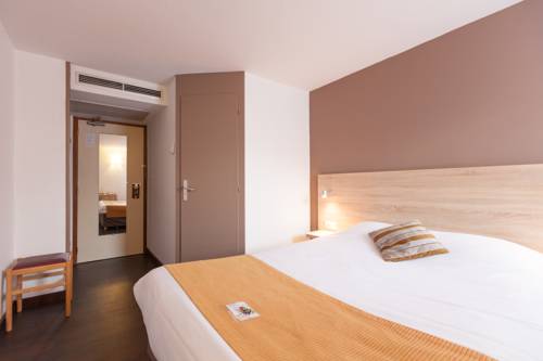 Imagen de la habitación del Hotel L'h&ocirc;tel Des Trois Massifs. Foto 2