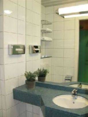 Imagen de la habitación del Hotel L'h&ocirc;tel Europe. Foto 10