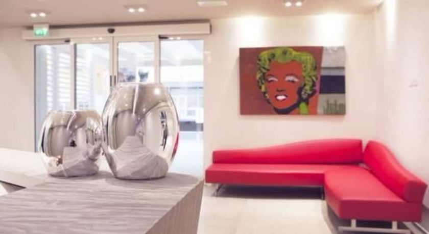 Imagen de los interiores del Hotel L'hotel, Rimini. Foto 19