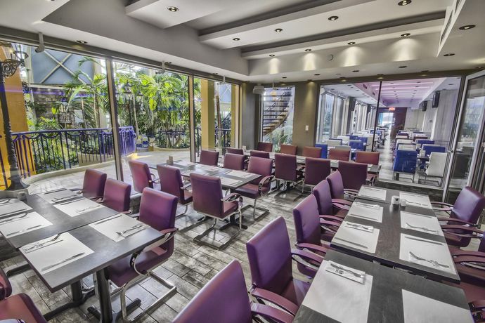 Imagen del bar/restaurante del Hotel Lhotelquébec. Foto 4