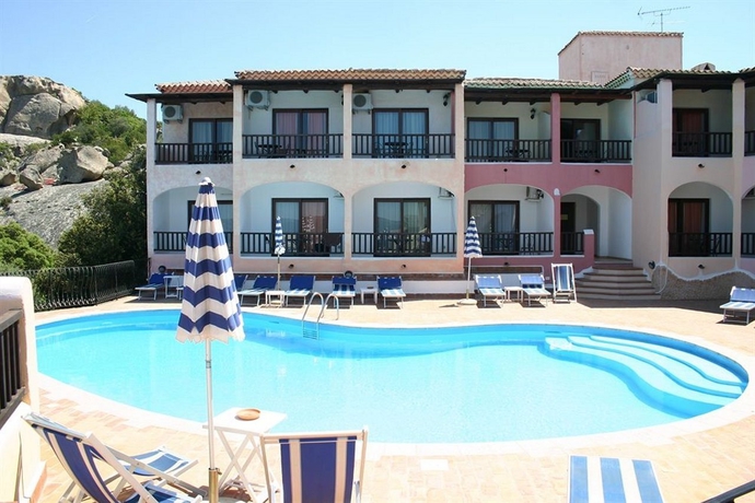 Imagen general del Hotel Li Graniti. Foto 8