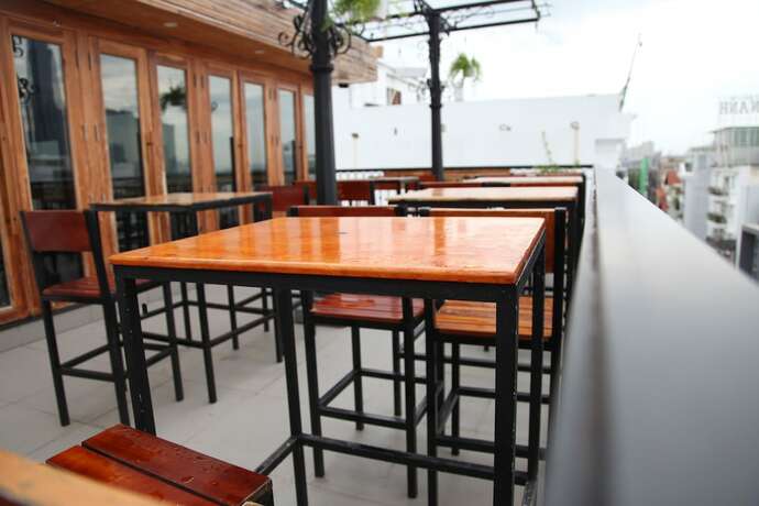 Imagen del bar/restaurante del Hotel LiLiHomes Thao Dien. Foto 25