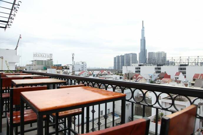Imagen del bar/restaurante del Hotel LiLiHomes Thao Dien. Foto 26