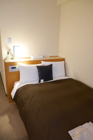 Imagen de la habitación del Hotel LiVEMAX BUDGET Yokohama Kannai. Foto 6