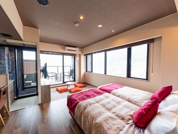 Imagen de la habitación del Hotel LiVEMAX RESORT ATAMI SEA FRONT. Foto 8