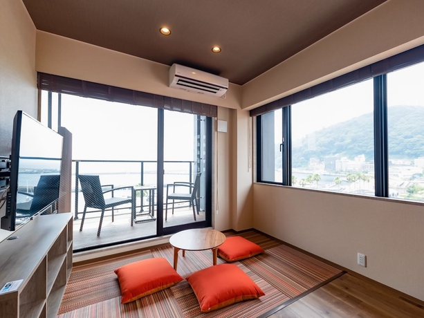 Imagen de la habitación del Hotel LiVEMAX RESORT ATAMI SEA FRONT. Foto 9