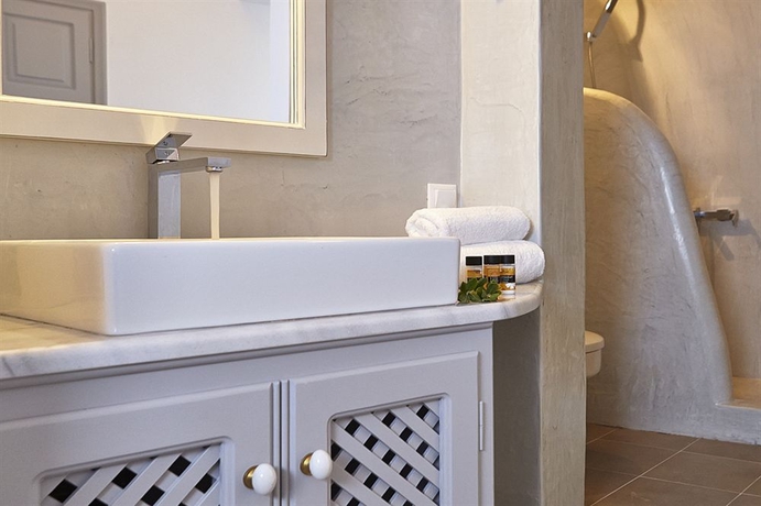 Imagen de la habitación del Hotel Liakada Oia Suites. Foto 3