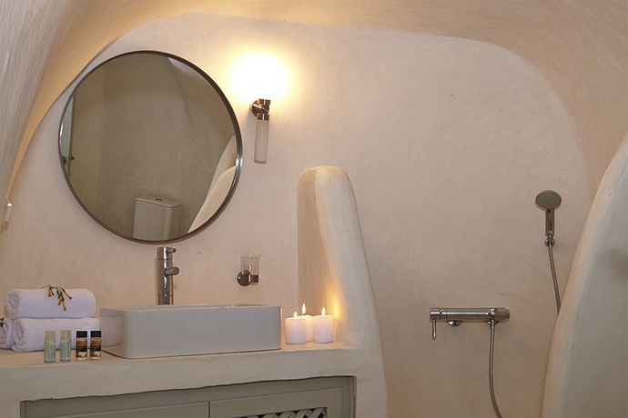 Imagen de la habitación del Hotel Liakada Oia Suites. Foto 9
