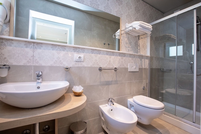 Imagen de la habitación del Hotel Liane. Foto 12