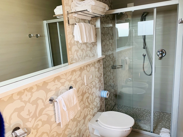 Imagen de la habitación del Hotel Liane. Foto 14