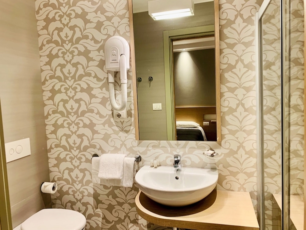 Imagen de la habitación del Hotel Liane. Foto 16