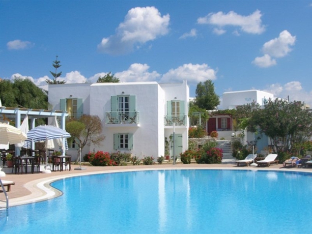 Imagen de la piscina del Hotel Lianos Village. Foto 8