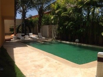 Imagen de la piscina del Hotel Libert. Foto 8