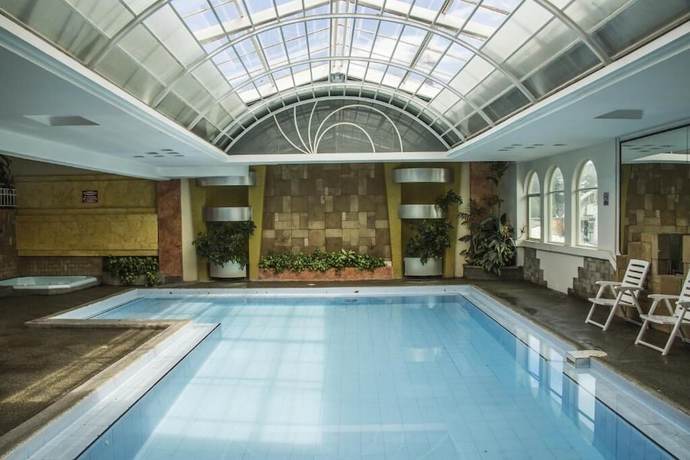 Imagen de la piscina del Hotel Libertador, Loja. Foto 17