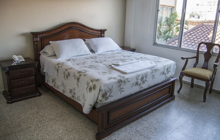 Imagen de la habitación del Hotel Libertador Simon Bolivar. Foto 12