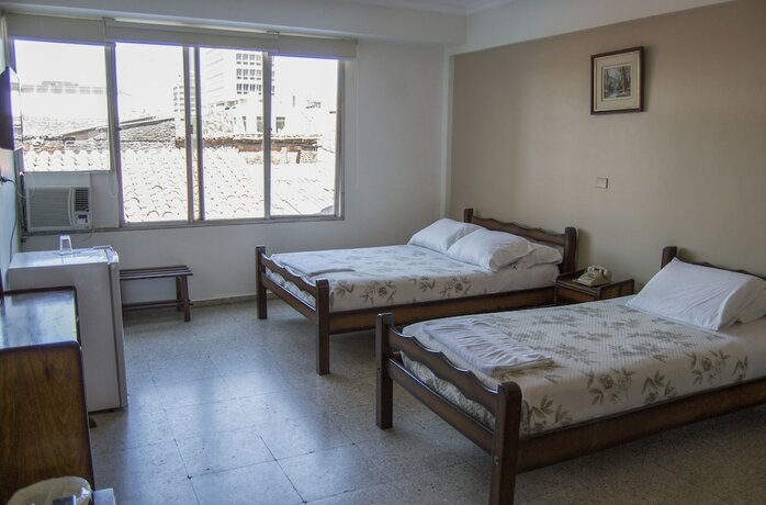 Imagen de la habitación del Hotel Libertador Simon Bolivar. Foto 20
