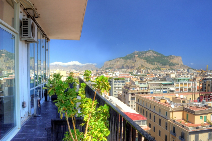 Imagen de los exteriores del Hotel Libert&agrave;. Foto 12