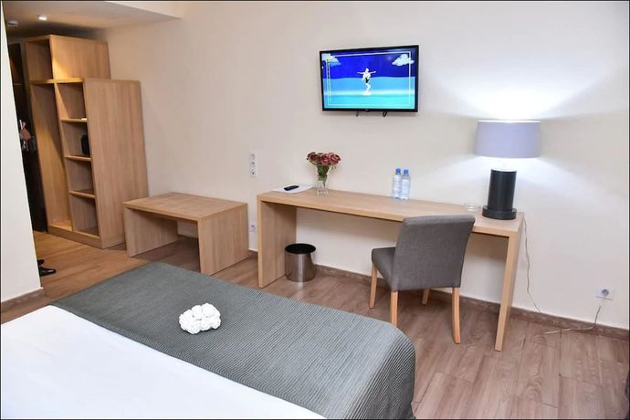Imagen de la habitación del Hotel Liberte Express. Foto 16