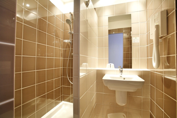 Imagen de la habitación del Hotel Libertel Montmartre Opéra. Foto 8