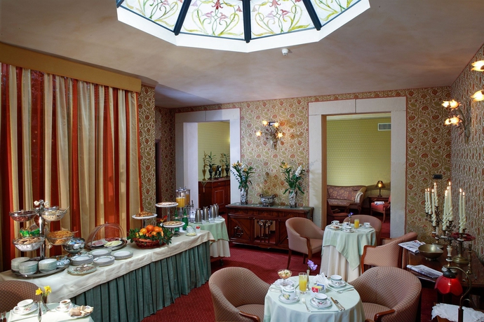 Imagen del bar/restaurante del Hotel Liberty, Catania. Foto 3