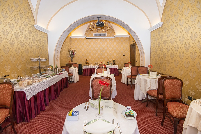 Imagen del bar/restaurante del Hotel Liberty, Catania. Foto 4