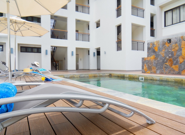 Imagen de la piscina del Hotel Liberty Drive Apartments and Penthouses. Foto 16