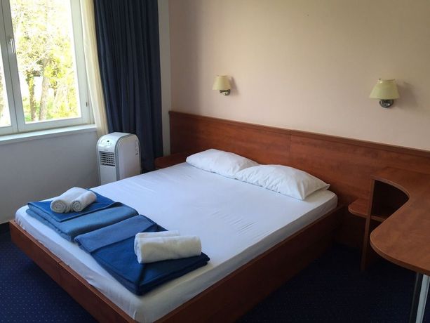 Imagen del bar/restaurante del Hotel Liberty, Novalja. Foto 2