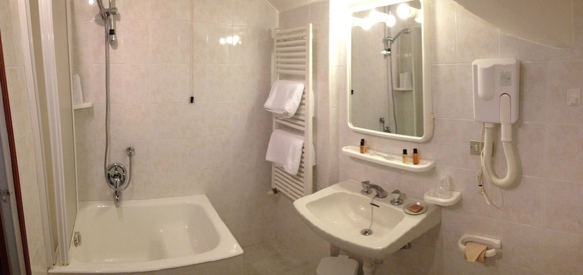 Imagen de la habitación del Hotel Liberty, San Remo. Foto 14