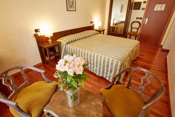 Imagen de la habitación del Hotel Liberty, Turín. Foto 10