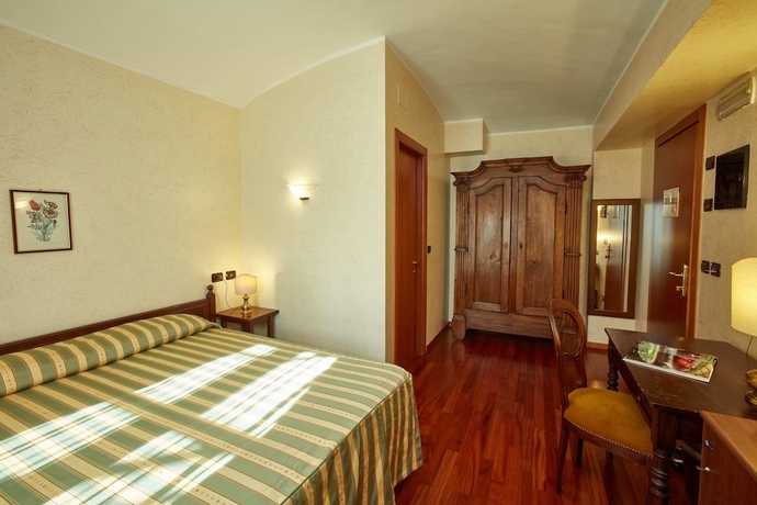 Imagen de la habitación del Hotel Liberty, Turín. Foto 13