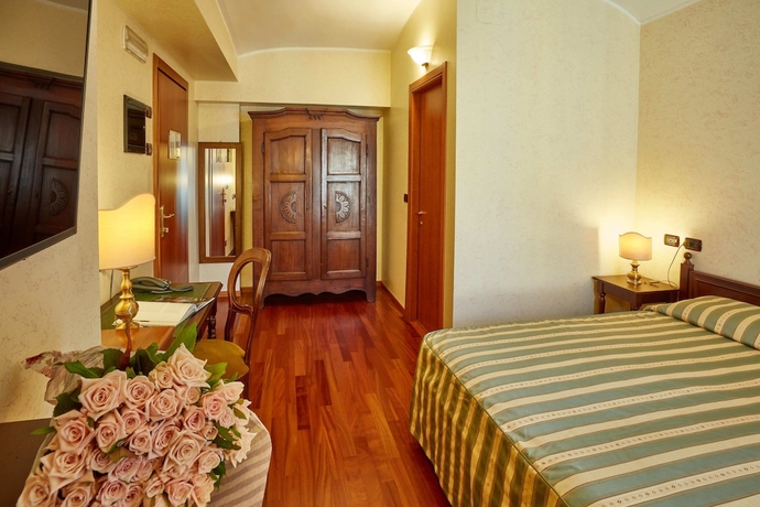 Imagen de la habitación del Hotel Liberty, Turín. Foto 17