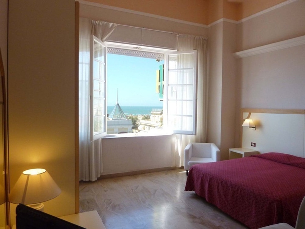 Imagen de la habitación del Hotel Liberty, Viareggio. Foto 10