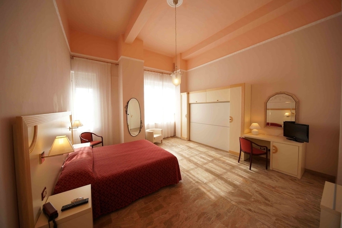 Imagen de la habitación del Hotel Liberty, Viareggio. Foto 11