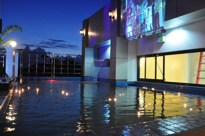 Imagen de la piscina del Hotel Libis Bayview. Foto 14