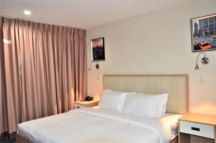 Imagen de la habitación del Hotel Lic Plaza. Foto 6