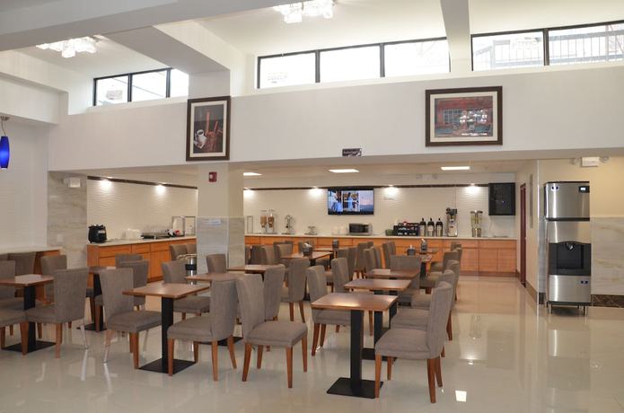 Imagen del bar/restaurante del Hotel Lic Plaza. Foto 3