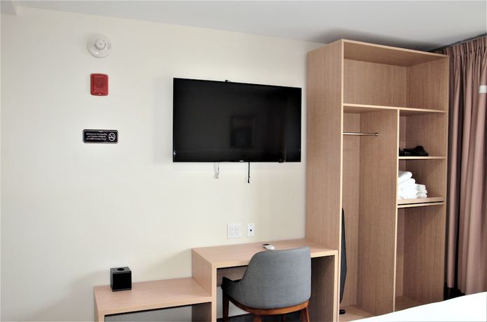 Imagen de la habitación del Hotel Lic Plaza. Foto 9