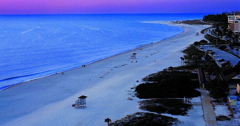Imagen de los exteriores del Hotel Lido Beach Resort. Foto 2