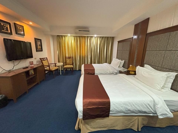 Imagen de la habitación del Hotel Lido De Paris. Foto 3