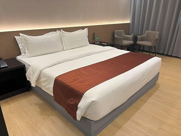 Imagen de la habitación del Hotel Lido De Paris. Foto 8