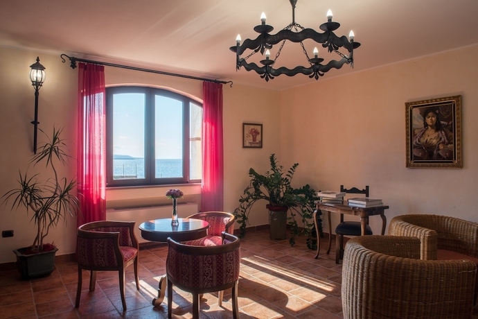 Imagen de los interiores del Hotel Lido Degli Spagnoli. Foto 16