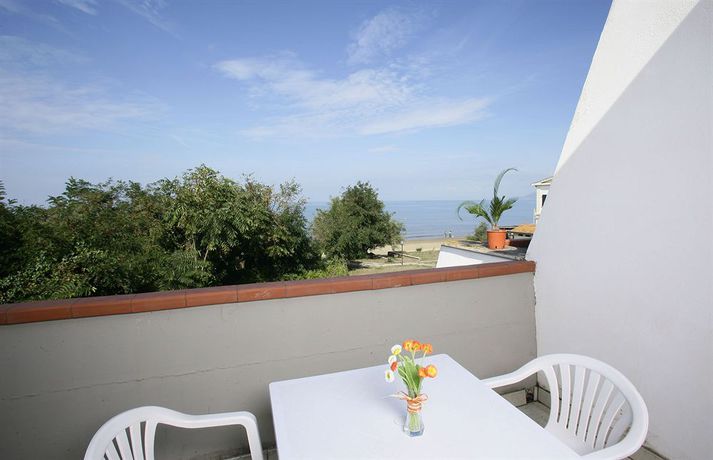 Imagen de la habitación del Hotel Lido Di Giannella. Foto 7