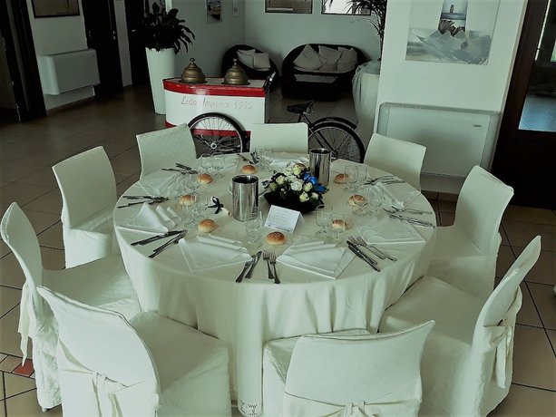 Imagen del bar/restaurante del Hotel Lido Impero. Foto 7