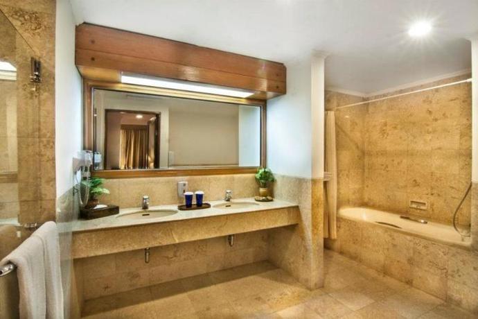 Imagen general del Hotel Lido Lake Resort by MNC. Foto 3