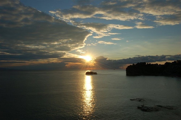 Imagen de los exteriores del Hotel Lido Mediterranee. Foto 7